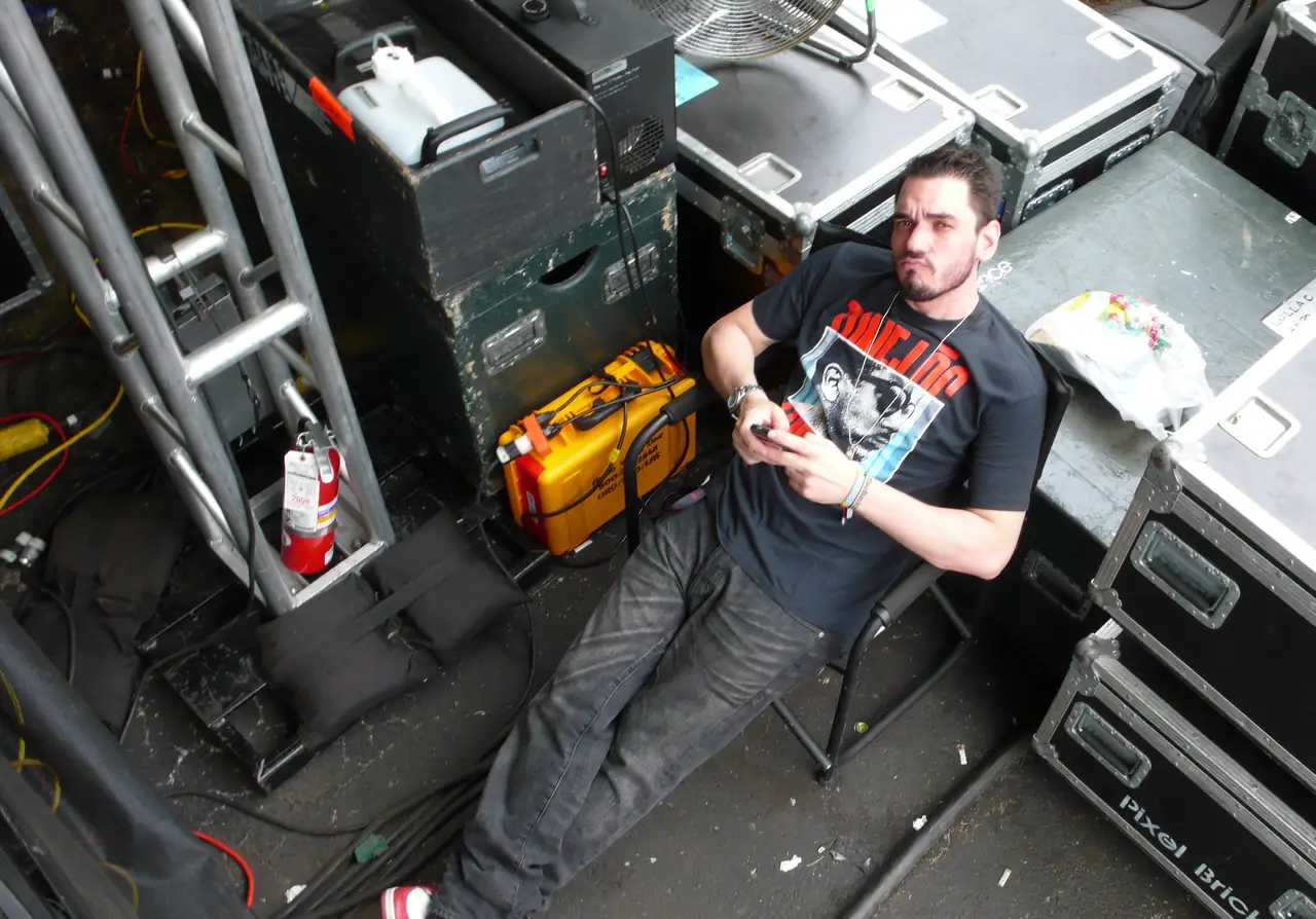 DJ AM Performing